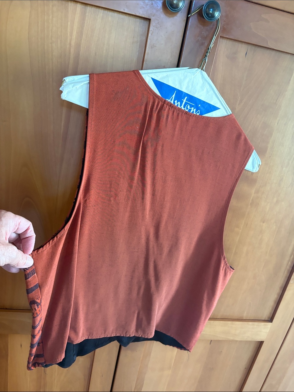 Rust Patterned V-Neck Women's Vest - Picture 2 of 4